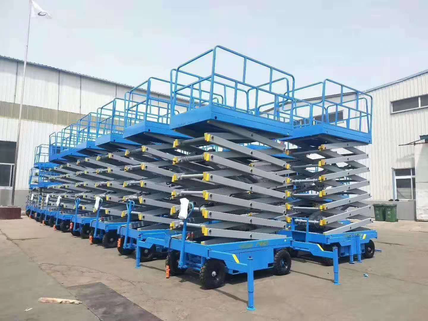 下雨天室外使用剪叉式升降機(jī)的危害(圖1) 1-200921133436253.jpg