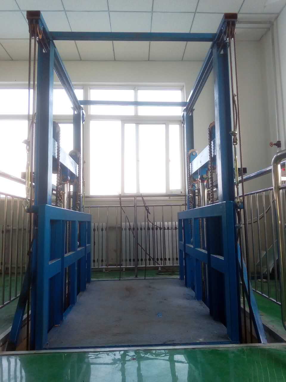 導(dǎo)軌式升降機(jī)(圖1) 1621567691.jpg